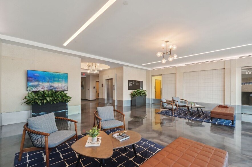 More Photos Of 10 Parkway Blvd N, Deerfield Office For Lease