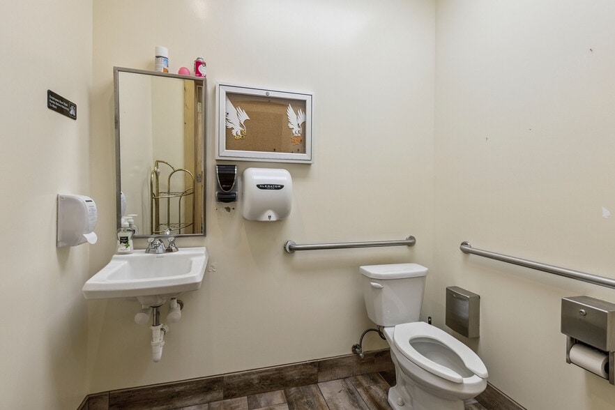 More Photos Of 102 N Rogers St, Aberdeen Restaurant For Sale