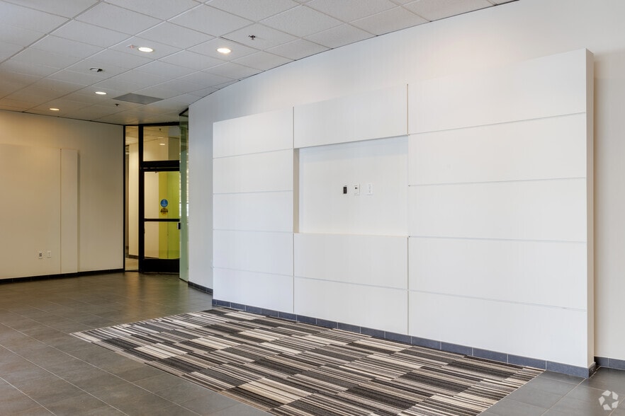 More Photos Of 7475 S Joliet St, Englewood Flex For Lease