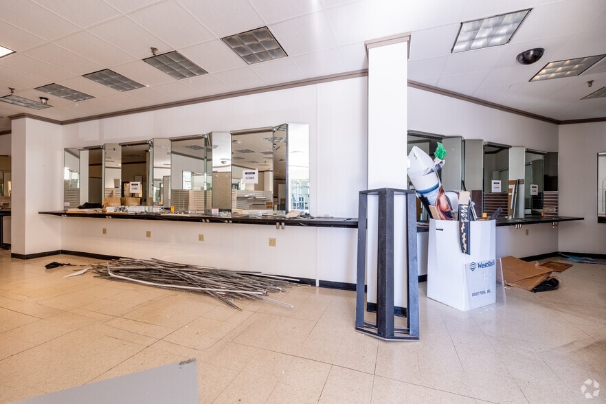 More Photos Of 1400-1420 N Parham Rd, Richmond Unknown For Lease