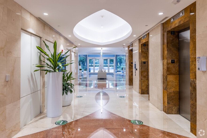 More Photos Of 9725 NW 117th Ave, Medley Unknown For Lease