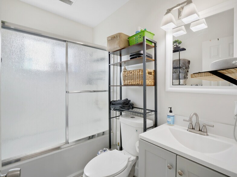 More Photos Of 5535 Carlton Way, Los Angeles Apartments For Sale