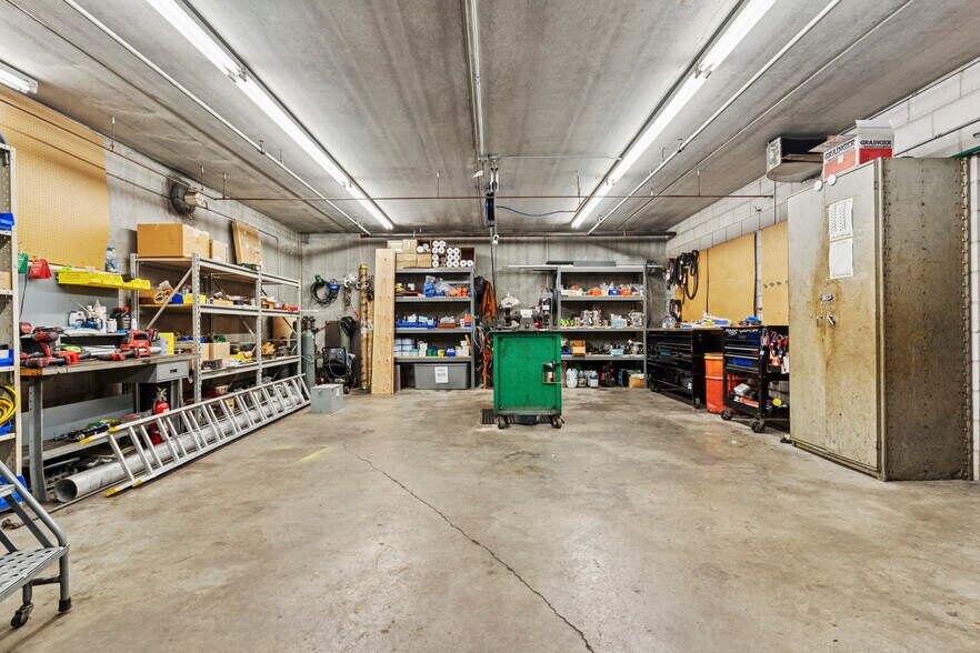 More Photos Of 405 Commerce Ct, Vadnais Heights Manufacturing For Sale