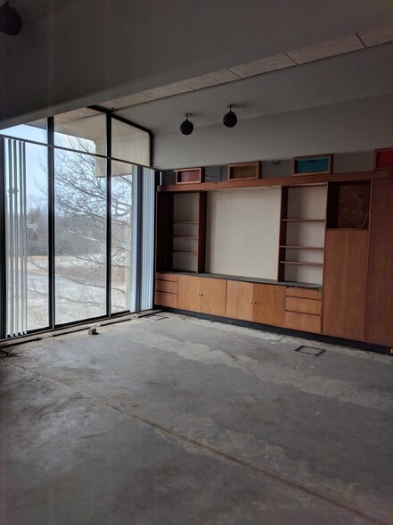More Photos Of 80-90 North St, Park Forest Manufacturing For Sale