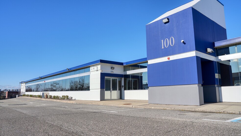 More Photos Of 100 Commercial St, Plainview Warehouse For Lease