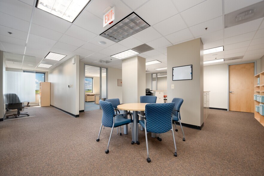 More Photos Of 10700 W Higgins Rd, Rosemont Office For Sale