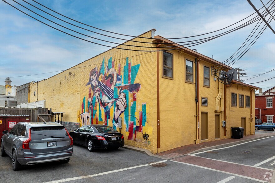 More Photos Of 9 N Loudoun St, Winchester Office For Sale