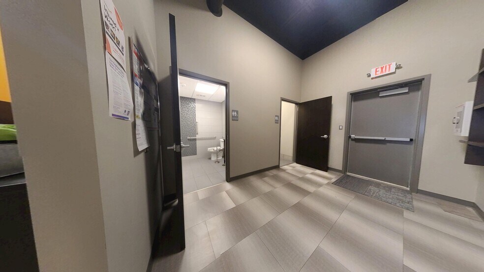 More Photos Of 1304 Technology Pky, Cedar Falls Office Residential For Lease