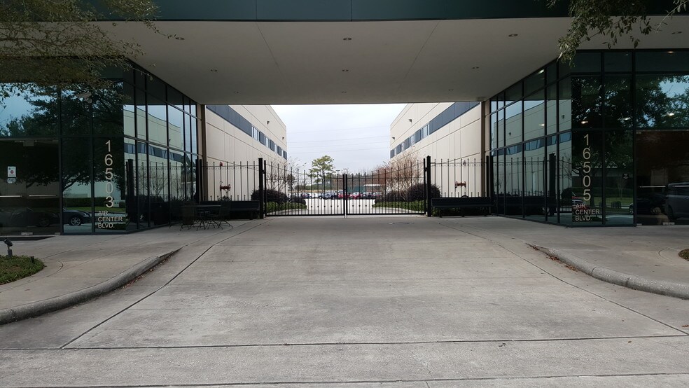 More Photos Of 16503 Air Center Blvd, Houston Unknown For Lease