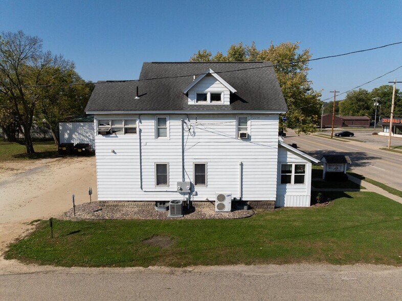 More Photos Of 507 W Wisconsin St, Sparta Flex For Sale