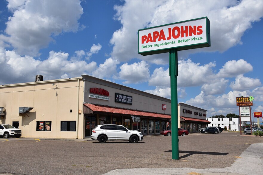 More Photos Of 717 S 14th St, Kingsville Storefront For Sale