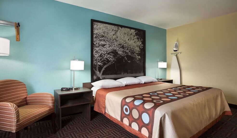 More Photos Of 401 S 44th St, Mount Vernon Hotel For Sale