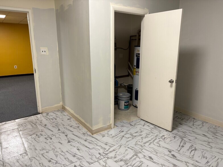 More Photos Of 100 E Broad St, Palmyra Storefront Retail Residential For Lease