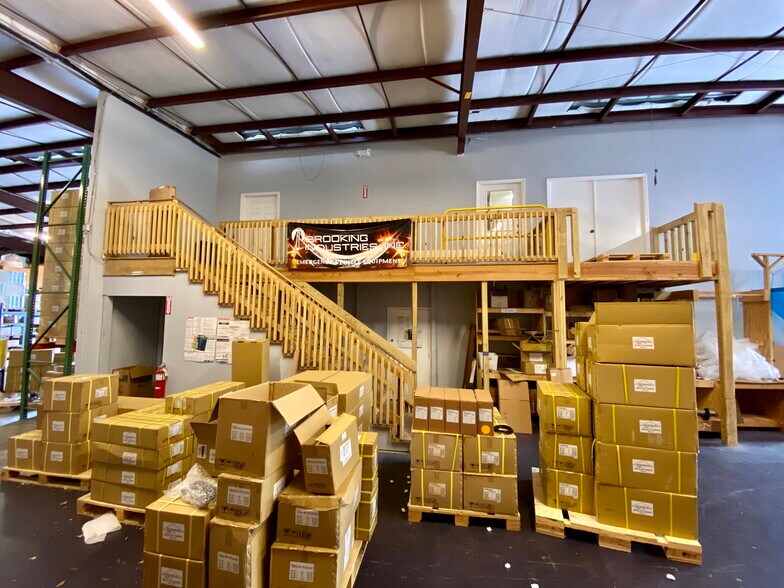 More Photos Of 104 Liberty Center Pl, Saint Augustine Warehouse For Lease