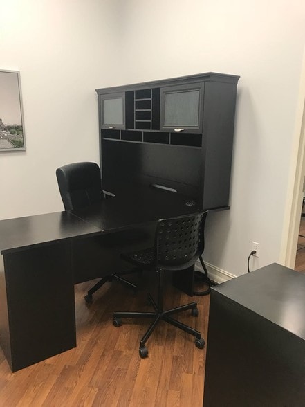 More Photos Of 7901 Kingspointe Pky, Orlando Showroom For Sale