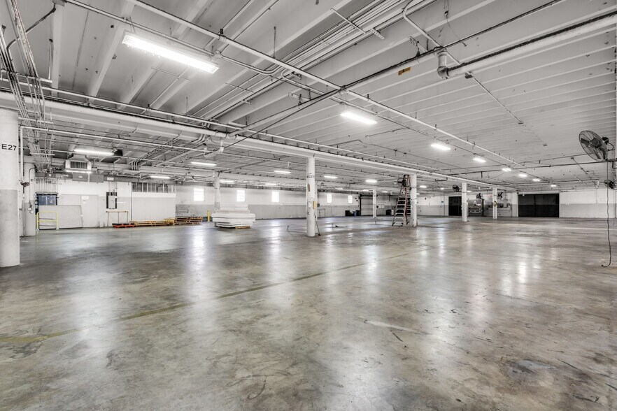 More Photos Of 3925 E 10th Ct, Hialeah Warehouse For Lease
