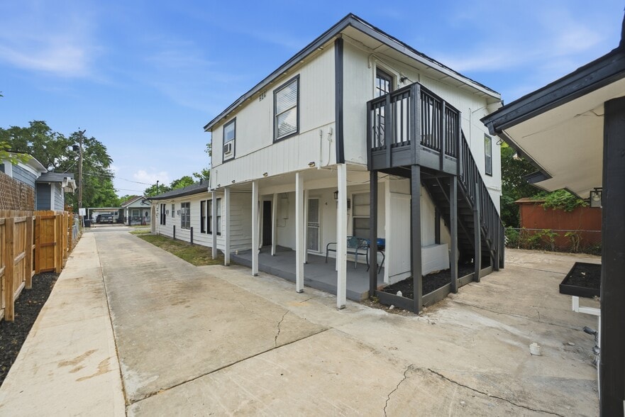 More Photos Of 827 W Rosewood Ave, San Antonio Apartments For Sale