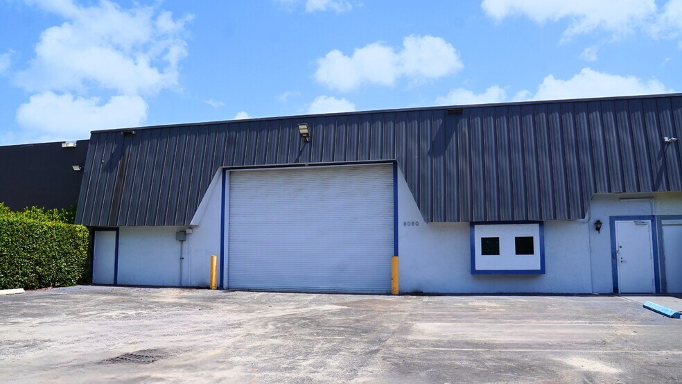 More Photos Of 8080-8100 NW 33rd St, Doral Warehouse For Lease