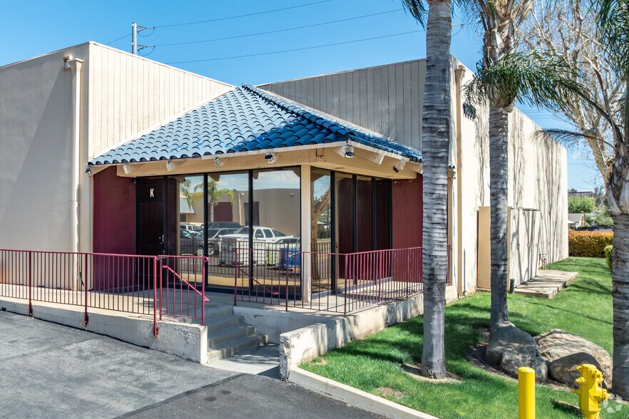 More Photos Of 18630 Collier Ave, Lake Elsinore Unknown For Lease