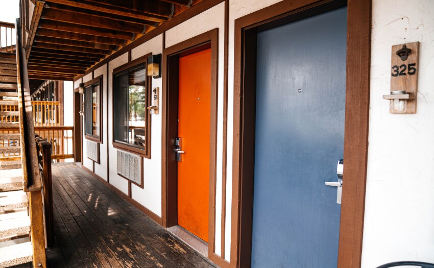 More Photos Of 525 W Rainbow Blvd, Salida Hotel For Sale