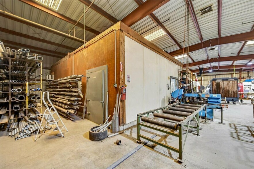 More Photos Of 149 Ashland ave, Lindsay Industrial For Sale