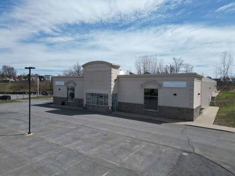 More Photos Of 2747 Chamberland St, Rockland Freestanding For Lease