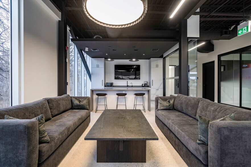 More Photos Of 52 Scarsdale Rd, Toronto Office For Sale