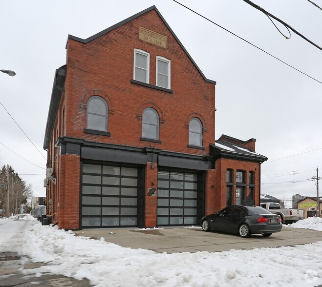 More Photos Of 318 Duke St W, Kitchener Office For Lease