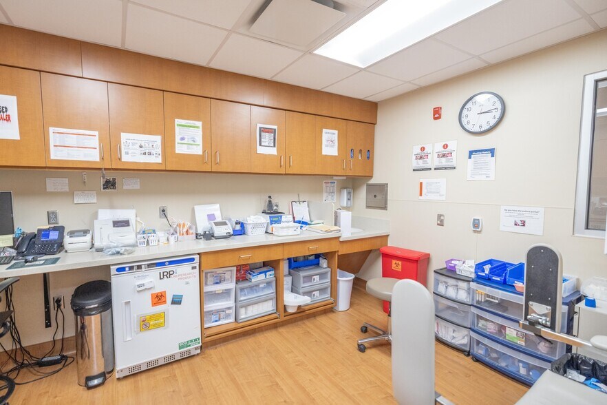 More Photos Of 41 Oakland Rd, Asheville Medical For Sale