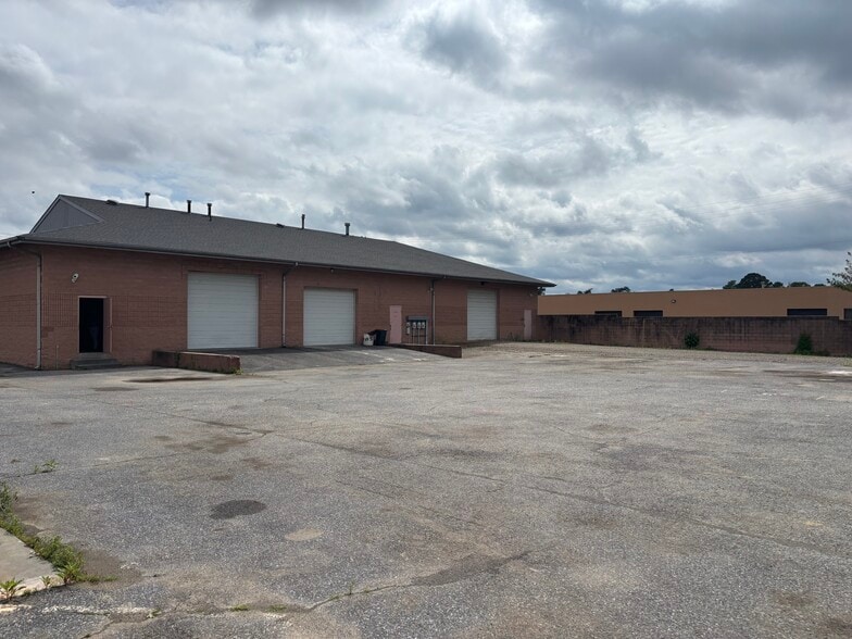 More Photos Of 431 Commerce Ln, West Berlin Office For Lease