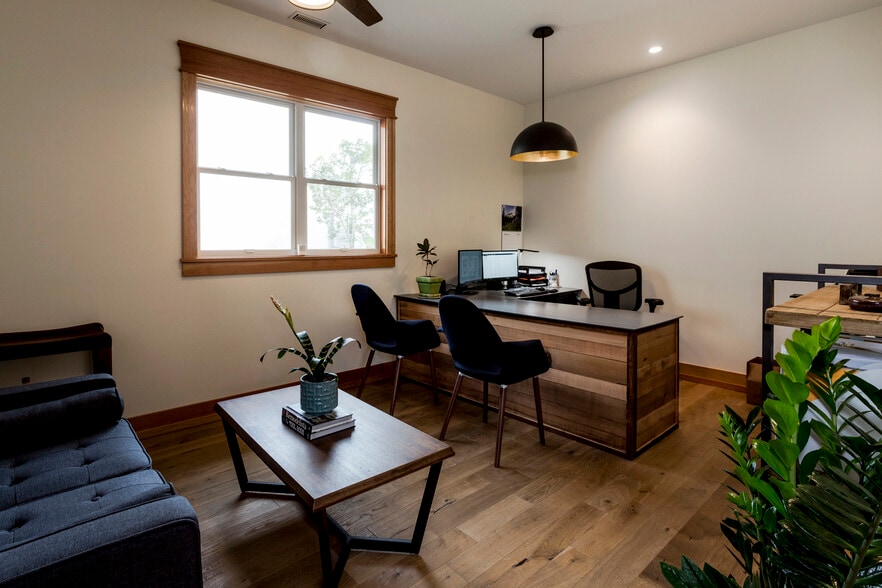 More Photos Of 625 NW 45th St, Seattle Office For Lease