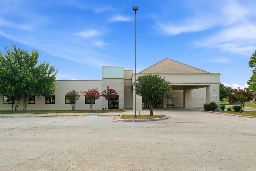 More Photos Of 7400 Barlite Blvd, San Antonio Medical For Lease