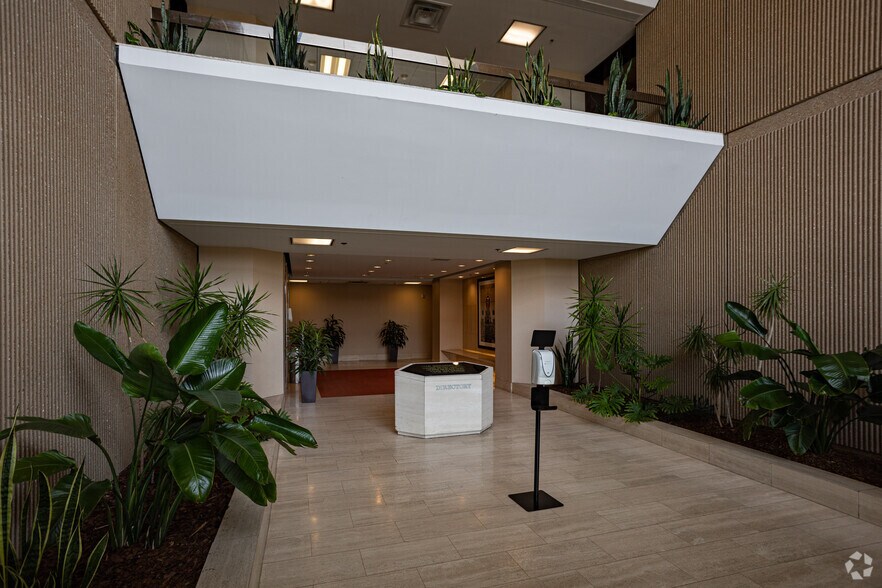 More Photos Of 402 Bna Dr, Nashville Office For Lease