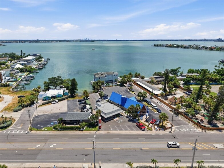 More Photos Of 5005 Gulf Blvd, Saint Petersburg Storefront For Sale