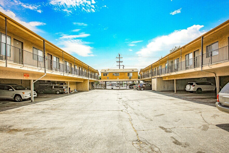 More Photos Of 7505-7507 Woodman Ave, Van Nuys Apartments For Sale