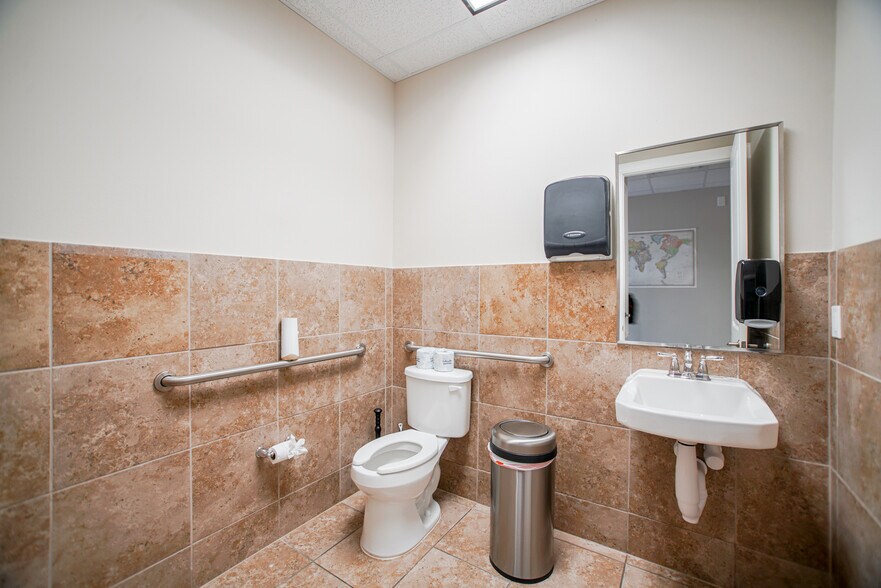 More Photos Of 16000 Park Ten Pl, Houston Office For Lease