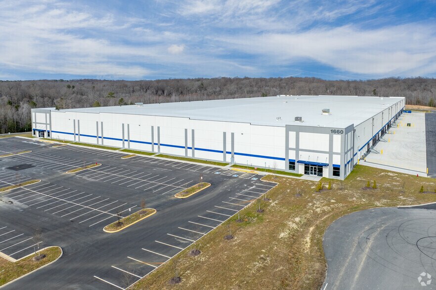 More Photos Of 1660 Ashton Park Dr, Colonial Heights Distribution For Lease