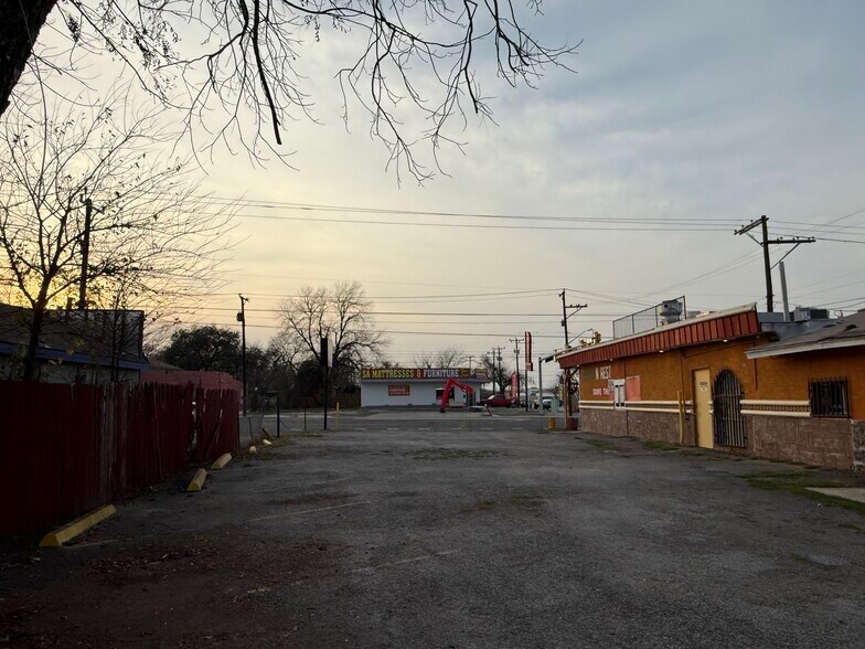 More Photos Of 5402 S Zarzamora St, San Antonio Restaurant For Sale