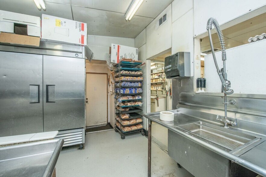 More Photos Of 790 Main St, Weaverville Restaurant For Sale