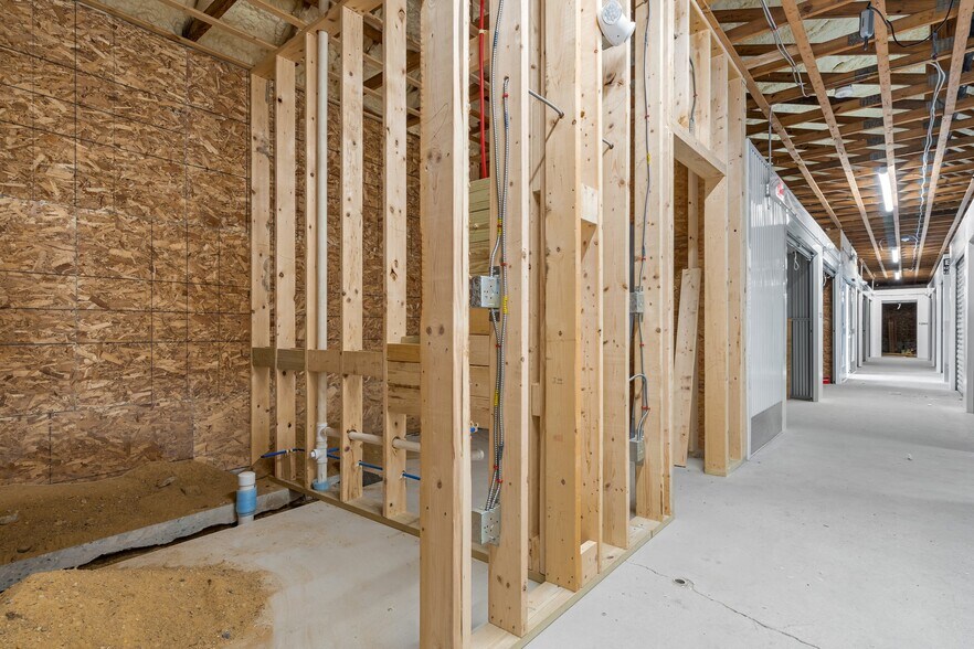 More Photos Of 920 Lafayette Rd, Seabrook Industrial For Sale