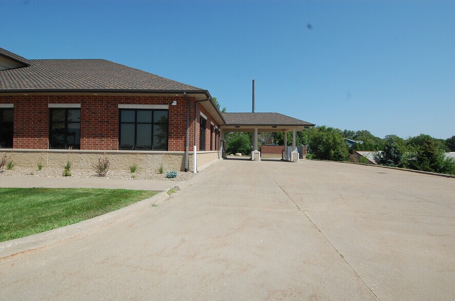 More Photos Of 640 Highway 1 W, Iowa City Office For Sale
