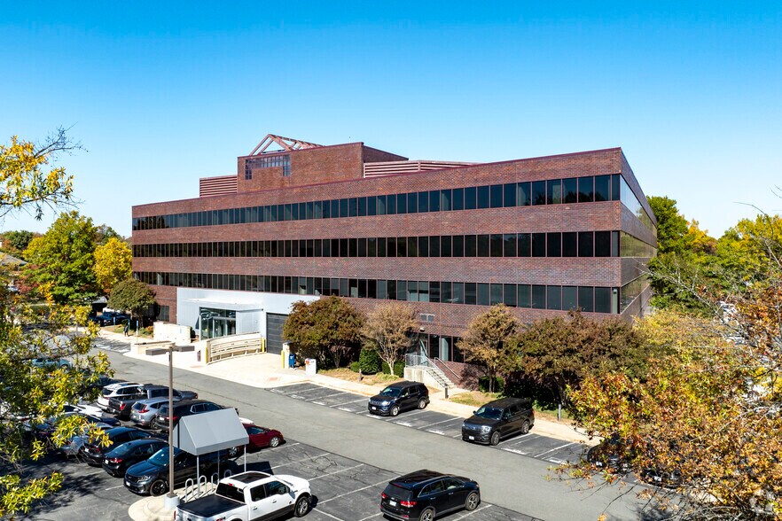 More Photos Of 381 Elden St, Herndon Office For Sale