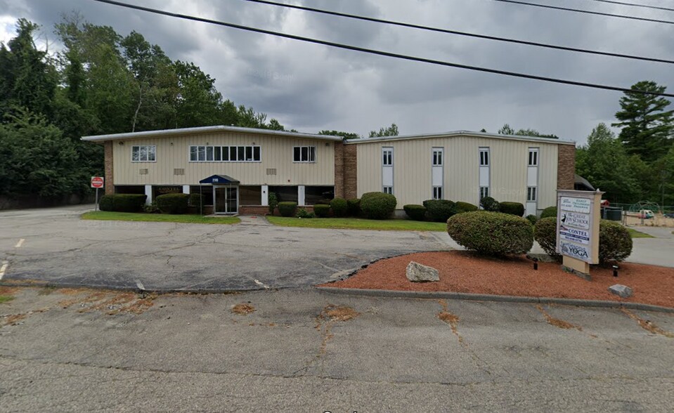 More Photos Of 198 Londonderry Tpke, Hooksett Light Distribution For Sale