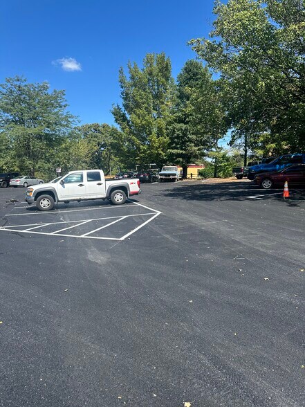 More Photos Of 10001 Lewis Dr, Damascus Warehouse For Lease