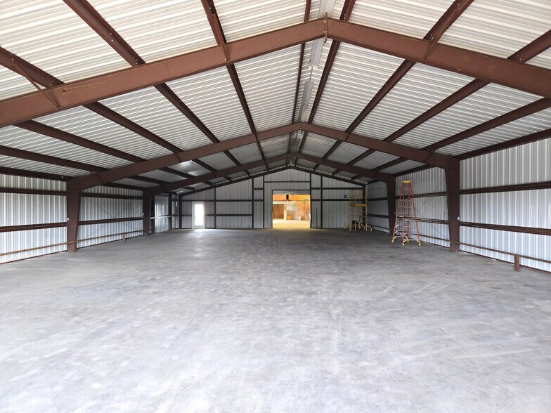 More Photos Of 1209 Bessemer Ave, Llano Light Distribution For Sale