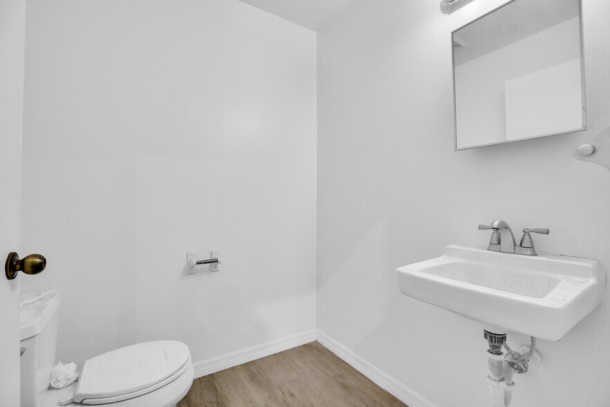 More Photos Of 300 Industrial Park Blvd, Sebastian Unknown For Lease