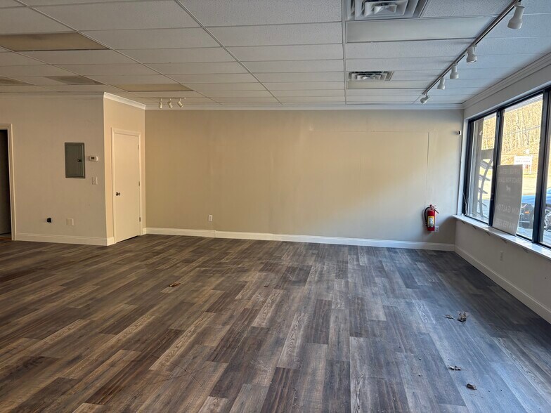More Photos Of 197 Ethan Allen Hwy, Redding Storefront Retail Office For Lease