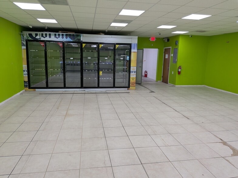 More Photos Of 10901 SE US Highway 441, Belleview Storefront Retail Office For Lease