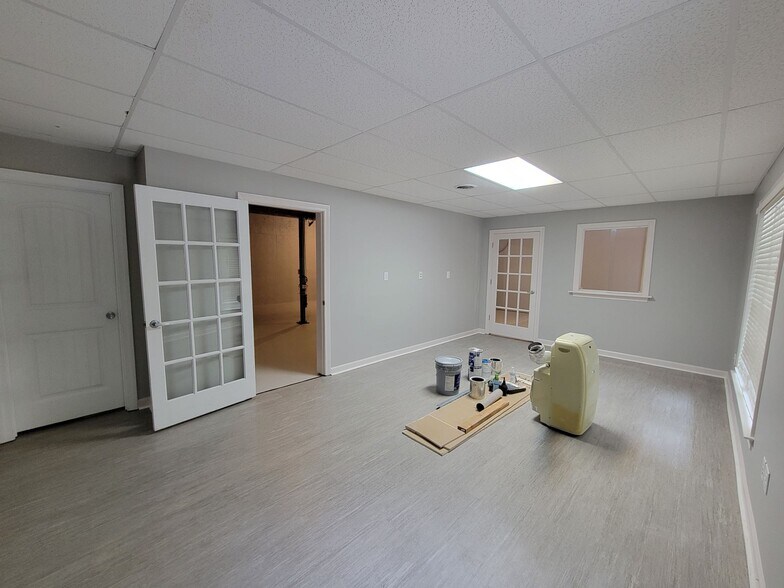 More Photos Of 182 Ben Burton Cir, Bogart Office For Sale