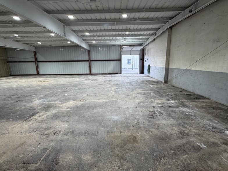 More Photos Of 207 Eiler Ave, Louisville Warehouse For Sale